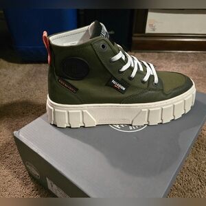 Palladium Women's size 9 Medium Olive Green